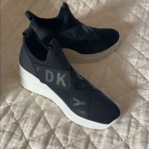 DKNY Leya-wedge sneaker   New in box